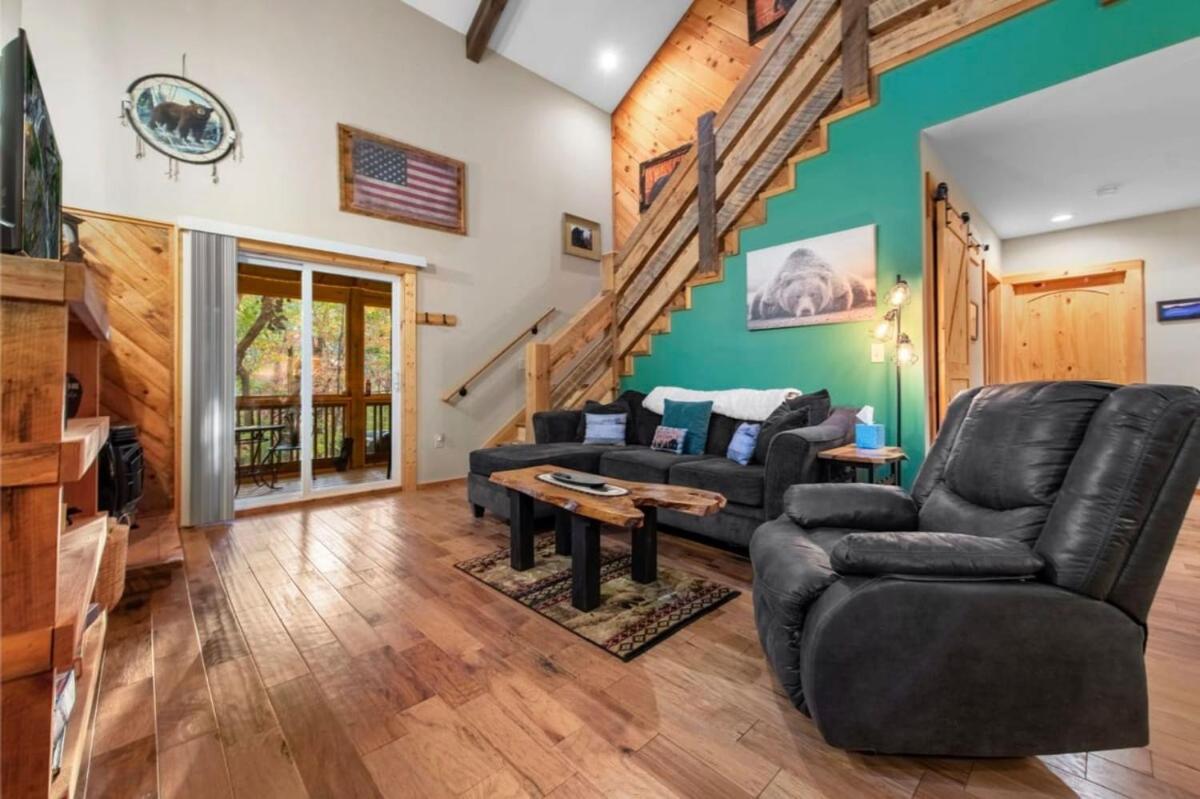'Beary Cozy Cabin' - Dogs Welcome Ellijay-HotTub view 4