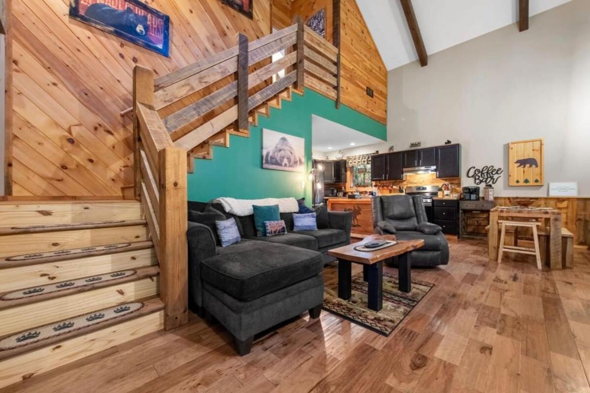 'Beary Cozy Cabin' - Dogs Welcome Ellijay-HotTub view 5