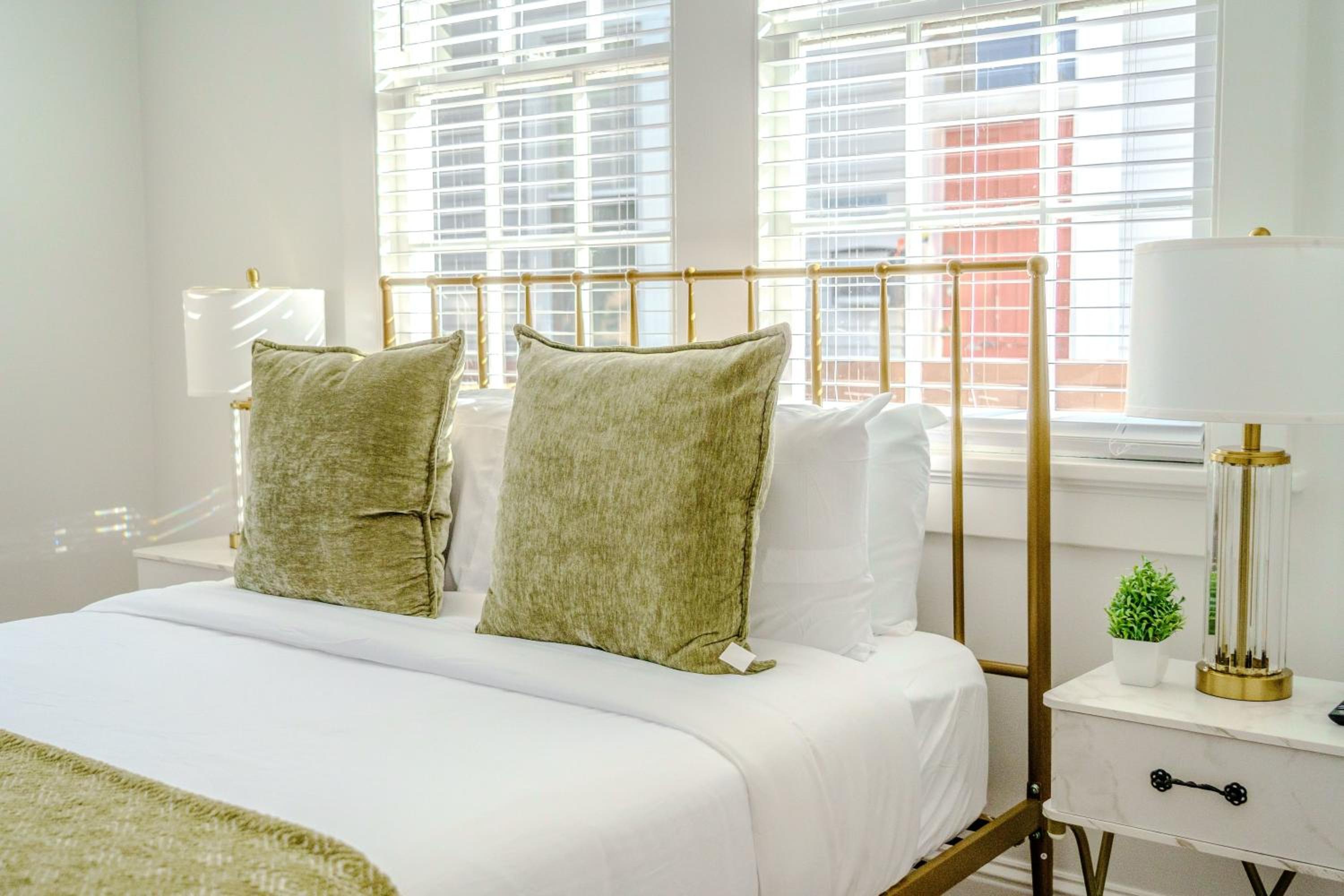 Serene 4 Bedroom Home near French Quarter with Wi-Fi and Parking view 5