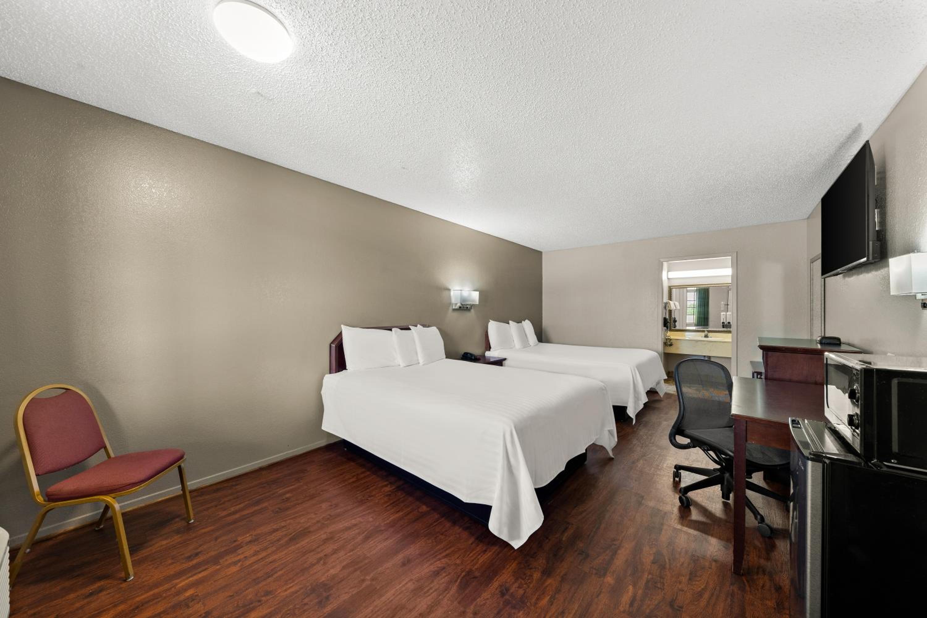 Americas Best Value Inn Bonham - Property Image 1