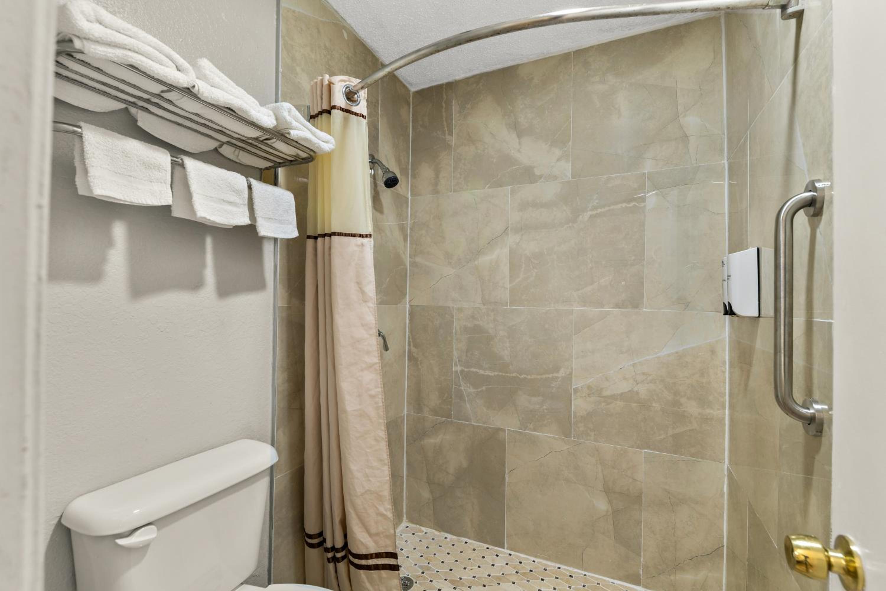 Americas Best Value Inn Bonham - Property Image 23