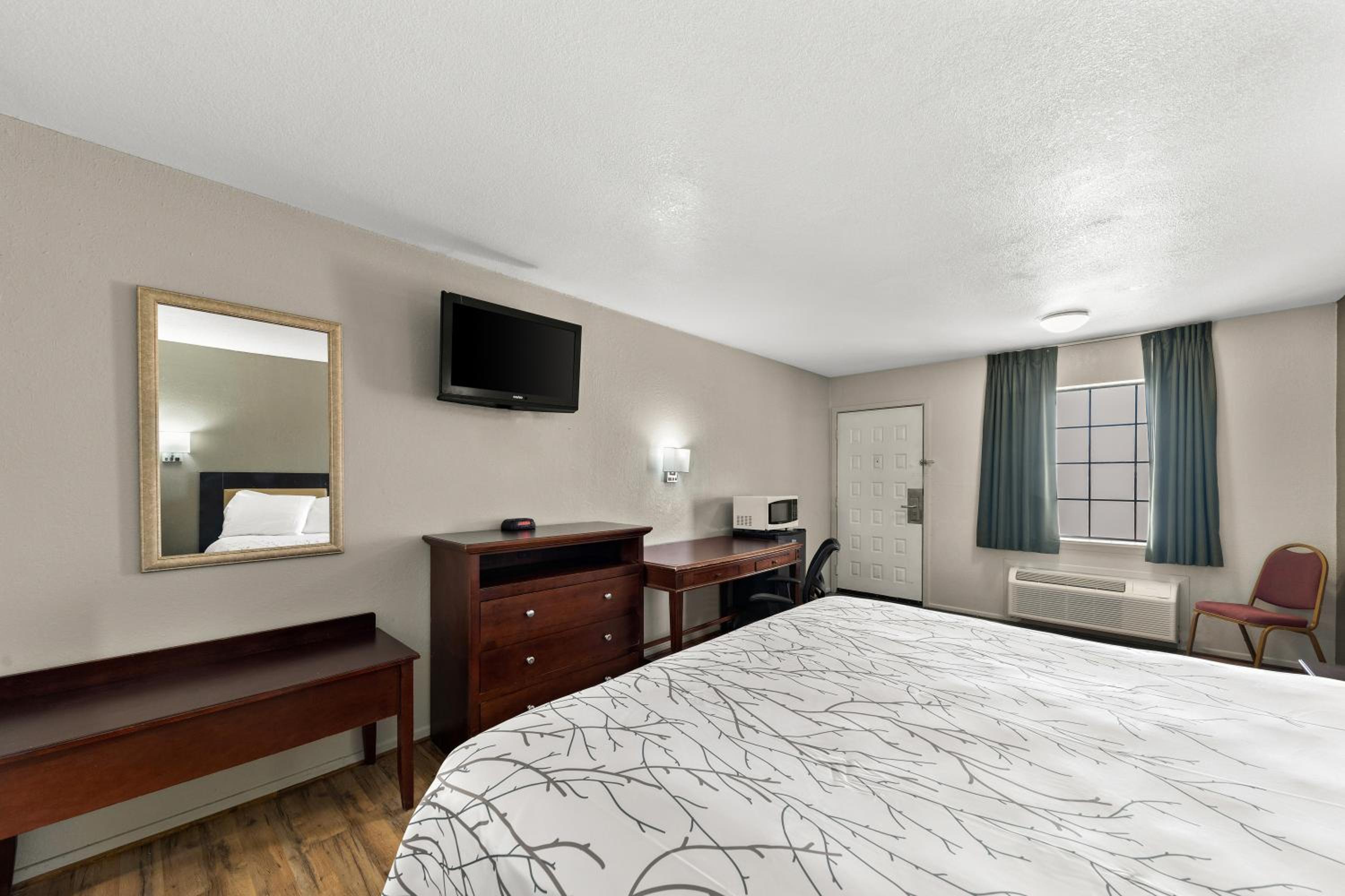 Americas Best Value Inn Bonham - Property Image 16