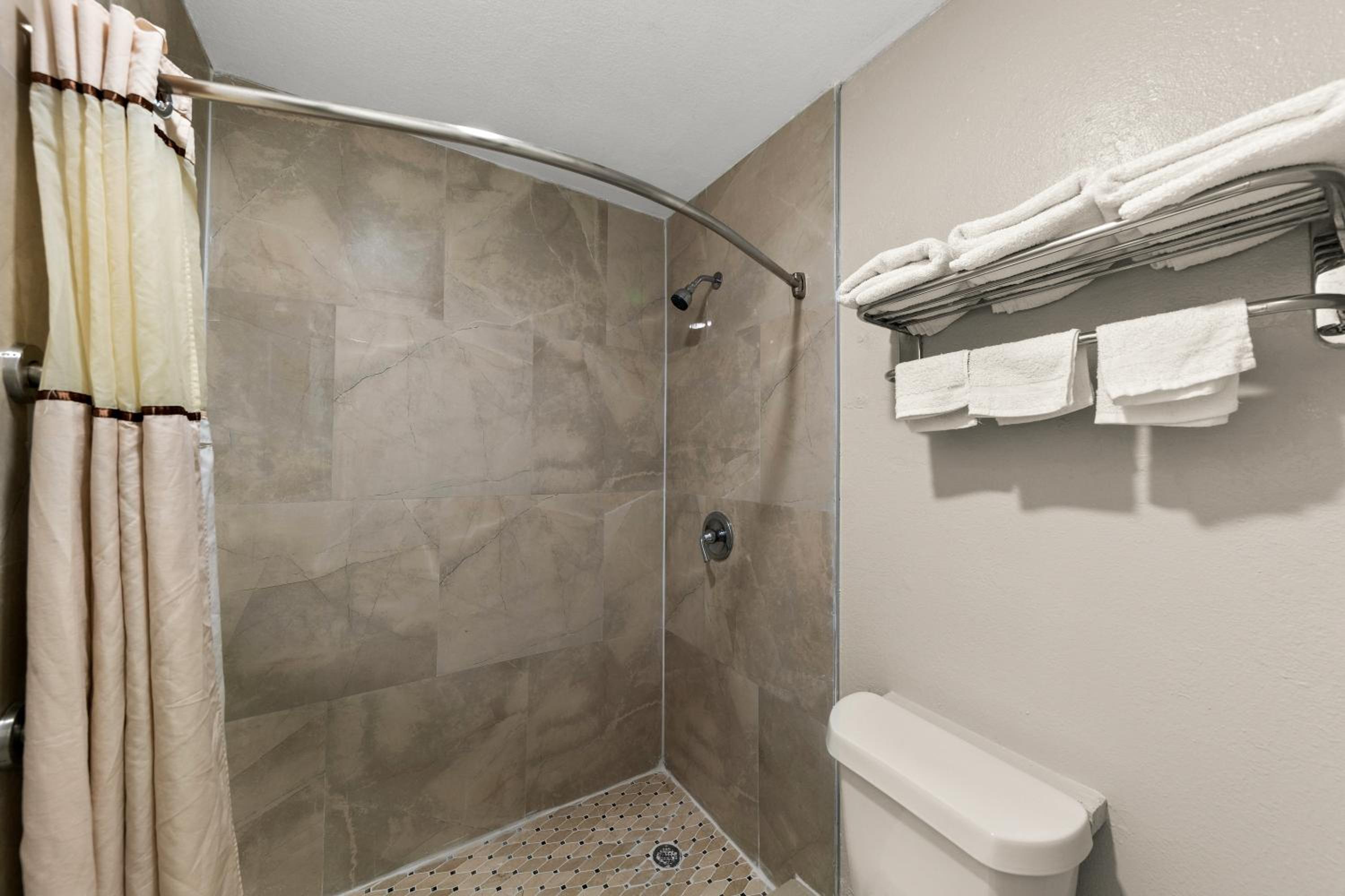 Americas Best Value Inn Bonham - Property Image 18