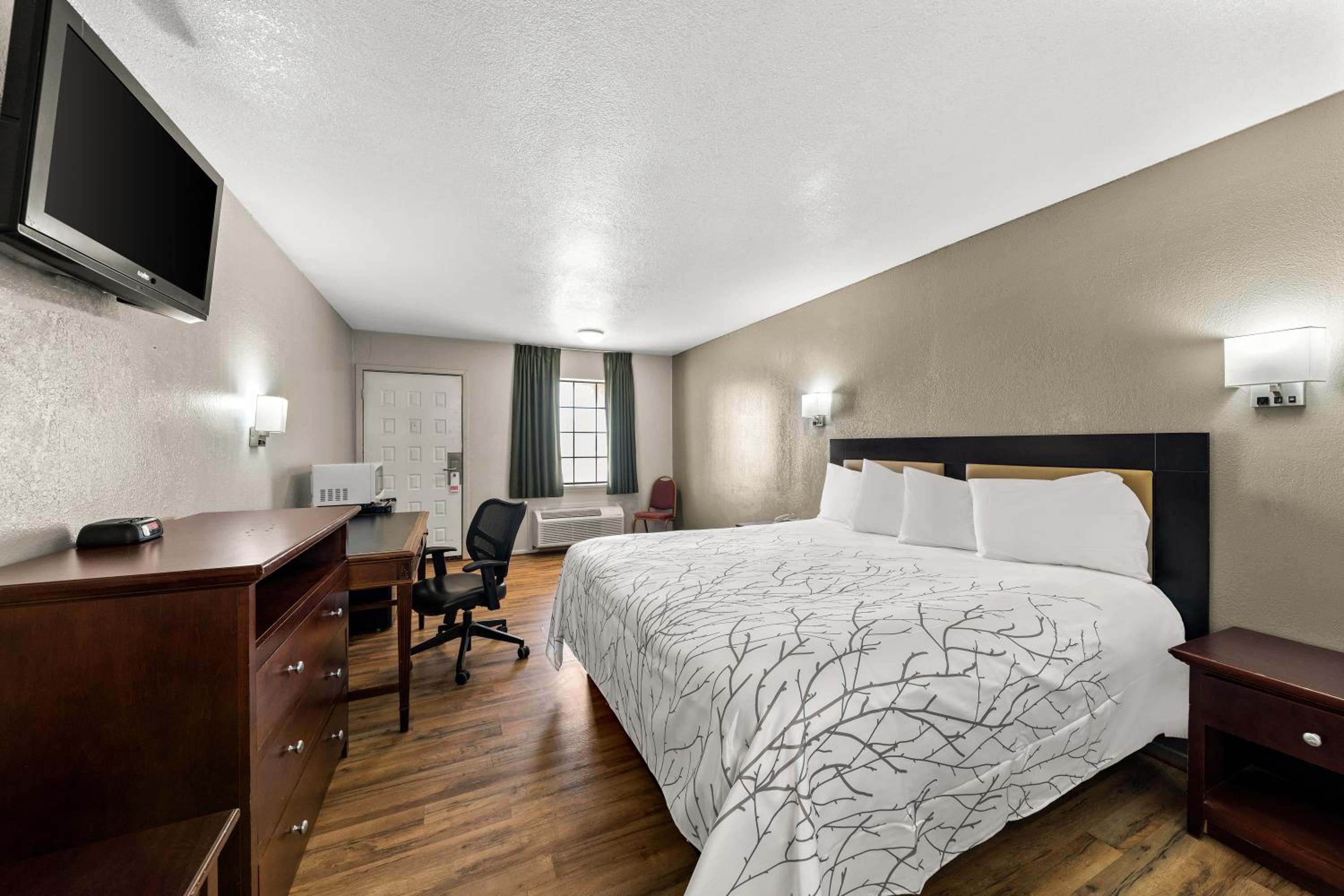 Americas Best Value Inn Bonham - Property Image 15