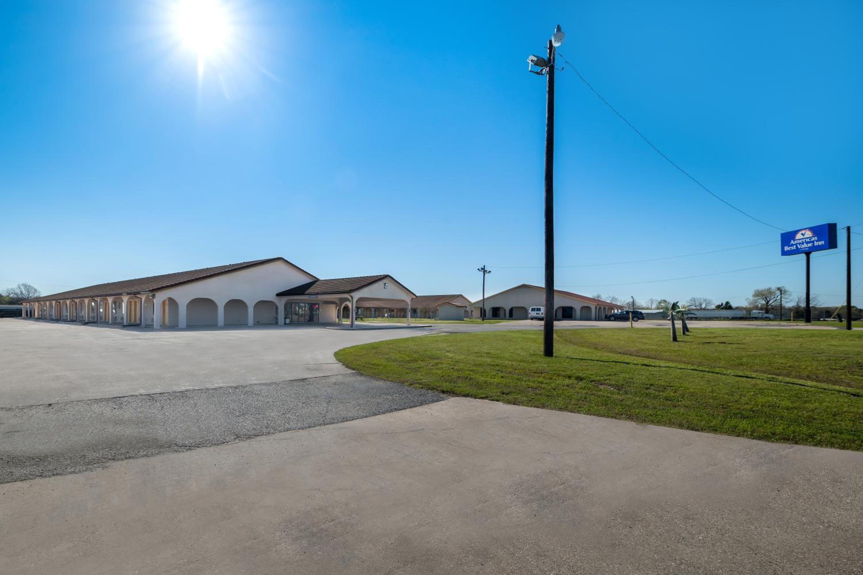 Americas Best Value Inn Bonham - Property Image 8