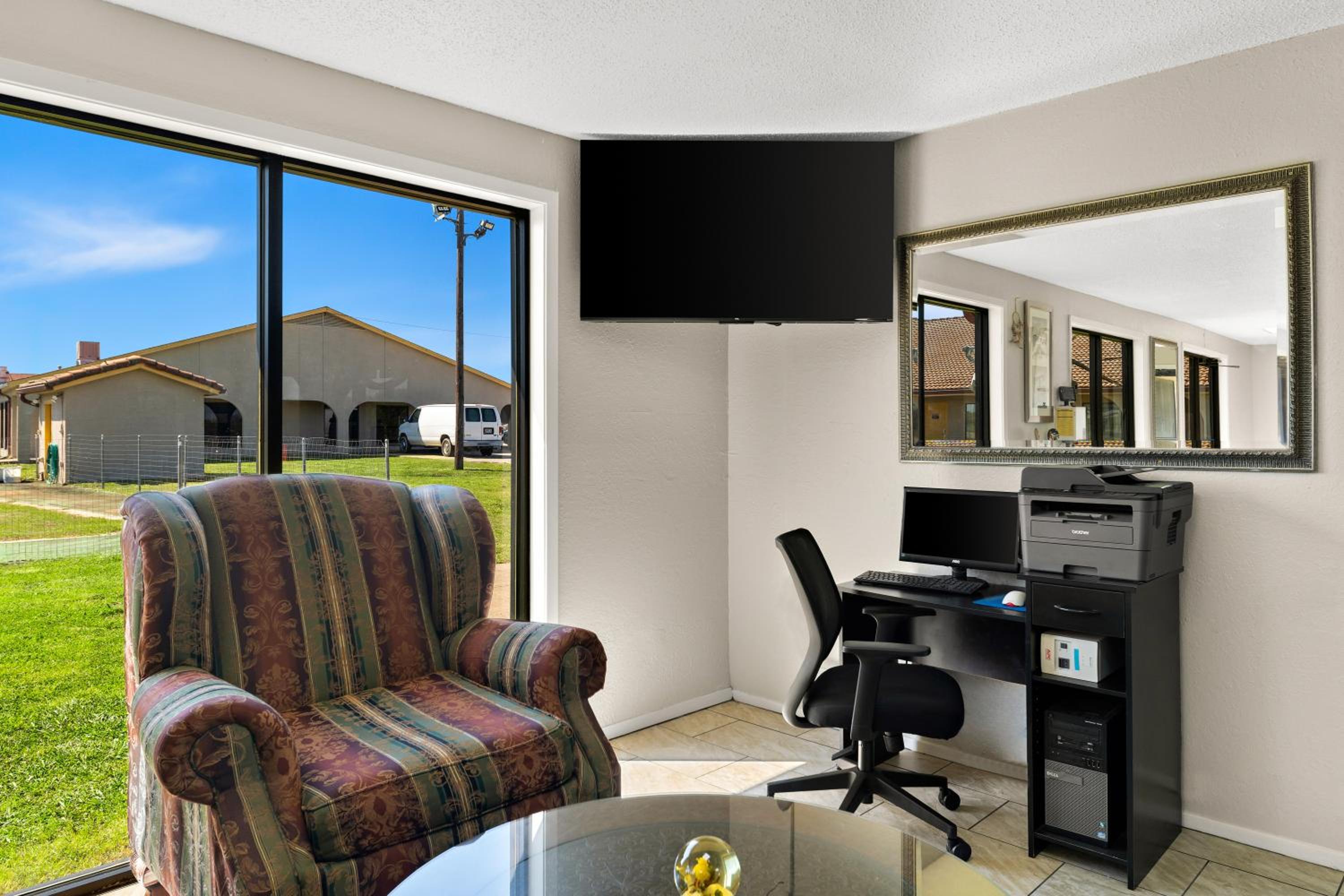 Americas Best Value Inn Bonham - Property Image 9