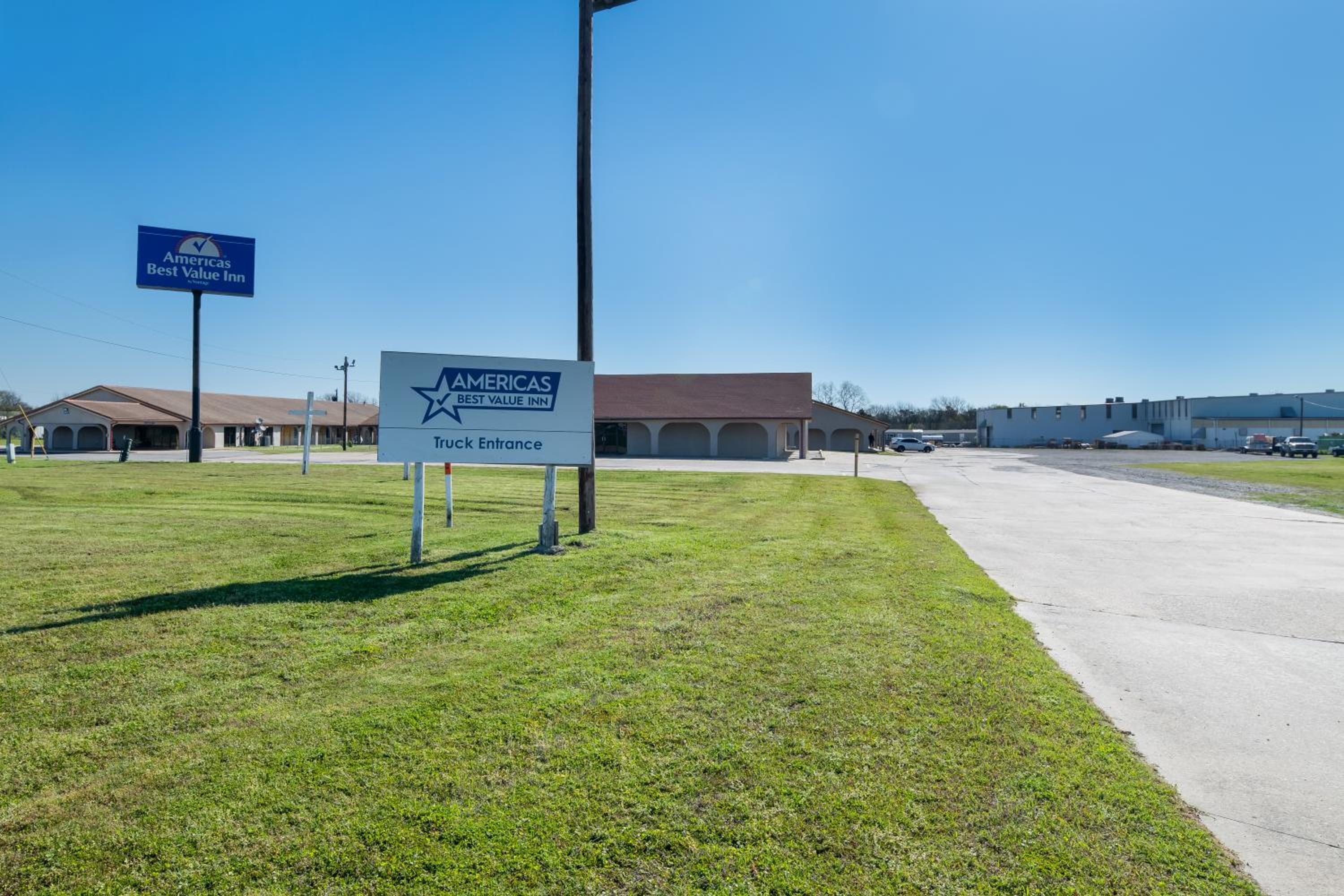 Americas Best Value Inn Bonham - Property Image 11