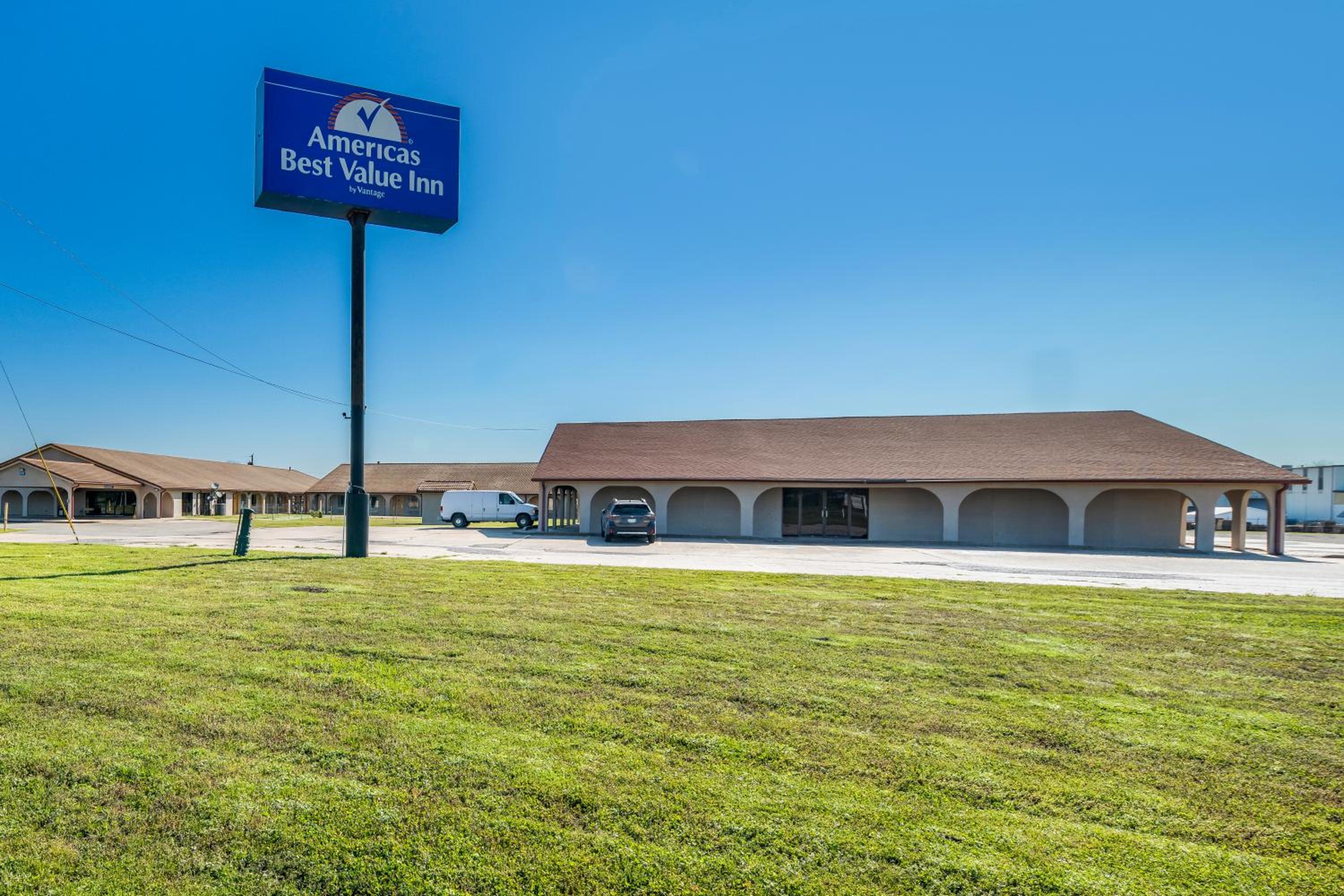 Americas Best Value Inn Bonham - Property Image 14