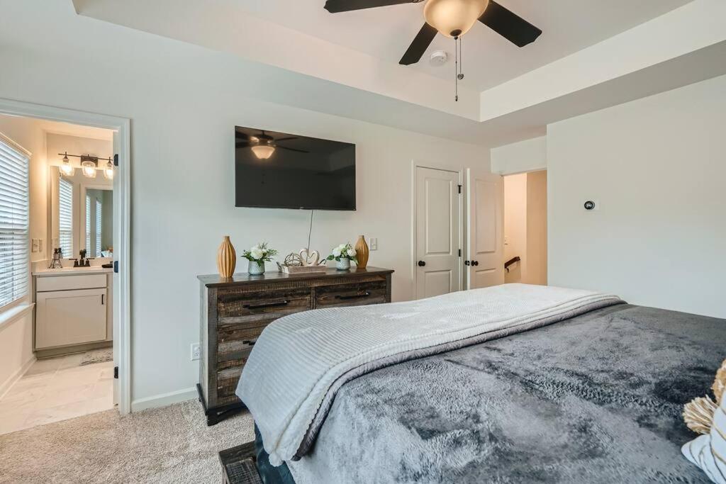 Atlanta Gem 3BR/3BA Home. Experience Package! view 4