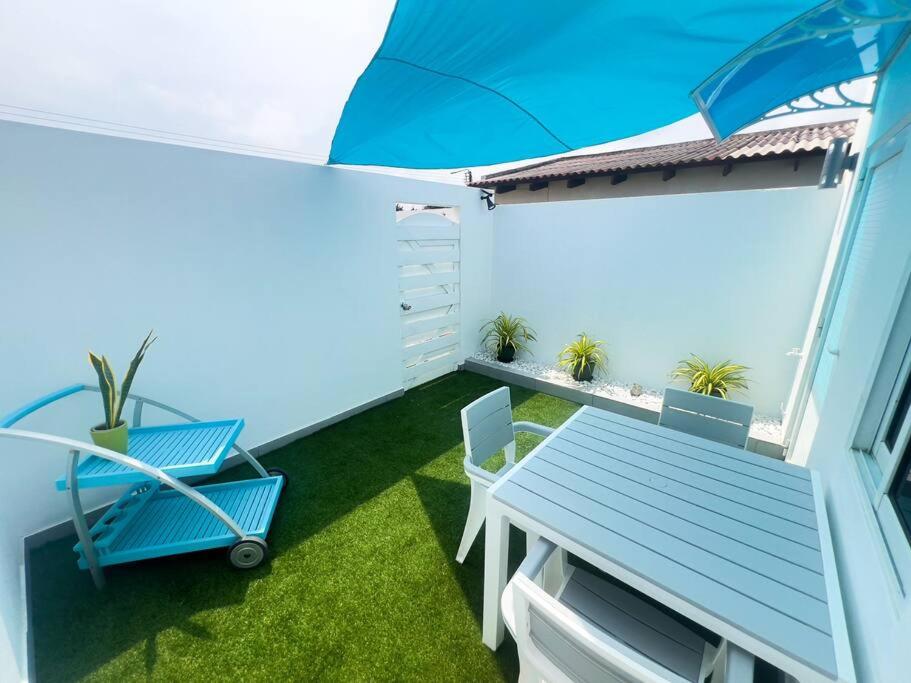 Paradise Studio Aruba
