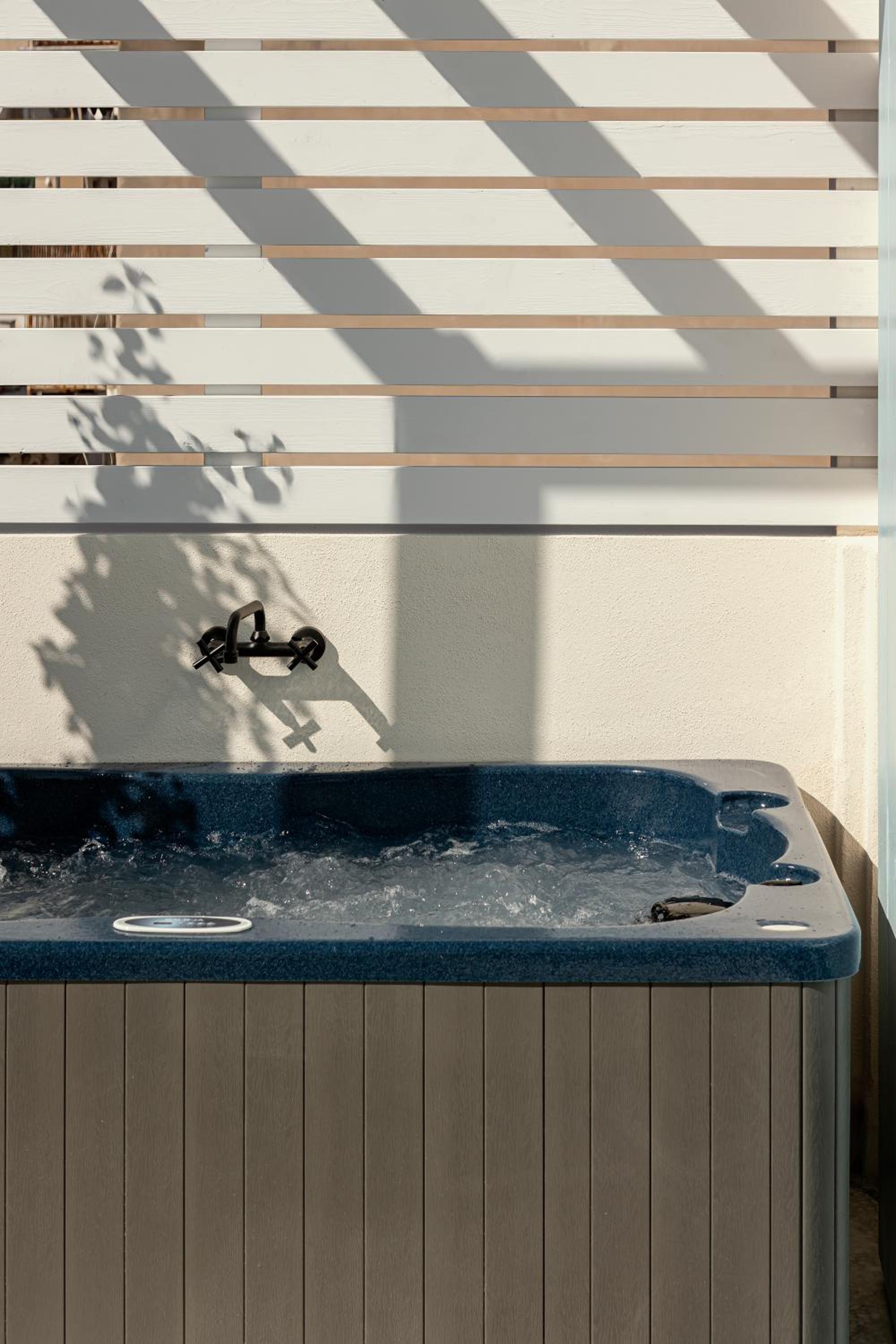 Victoria Luxury Suite - Private Jacuzzi & Terrace photo 3