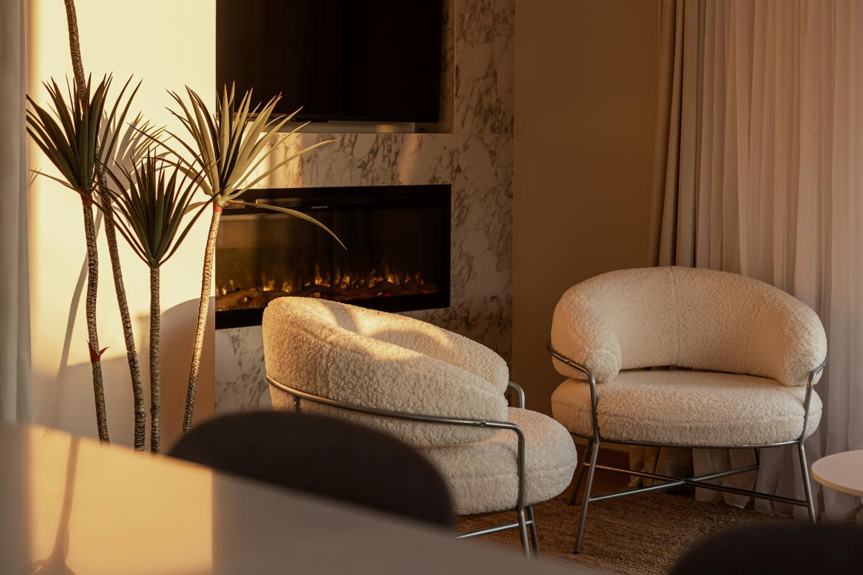 Victoria Luxury Suite - Private Jacuzzi & Terrace photo 4