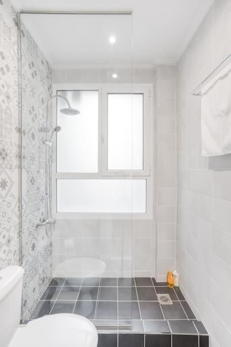 Spacious 4BED 4BATH flat near Archaelogical Museum