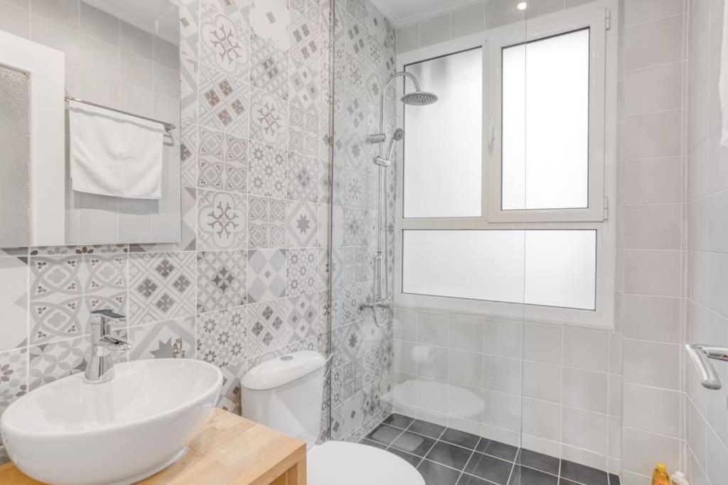 Spacious 4BED 4BATH flat near Archaelogical Museum