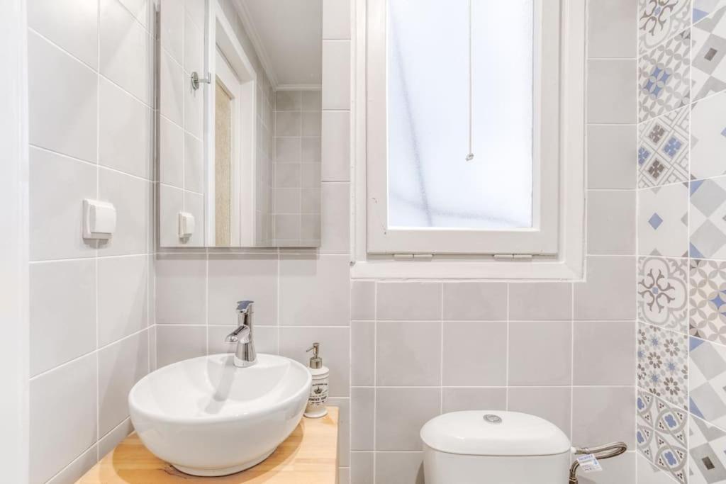 Spacious 4BED 4BATH flat near Archaelogical Museum