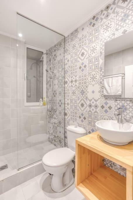 Spacious 4BED 4BATH flat near Archaelogical Museum