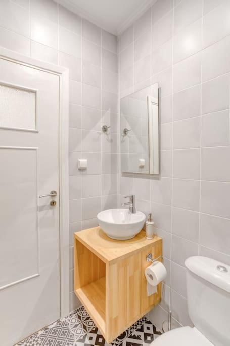 Spacious 4BED 4BATH flat near Archaelogical Museum