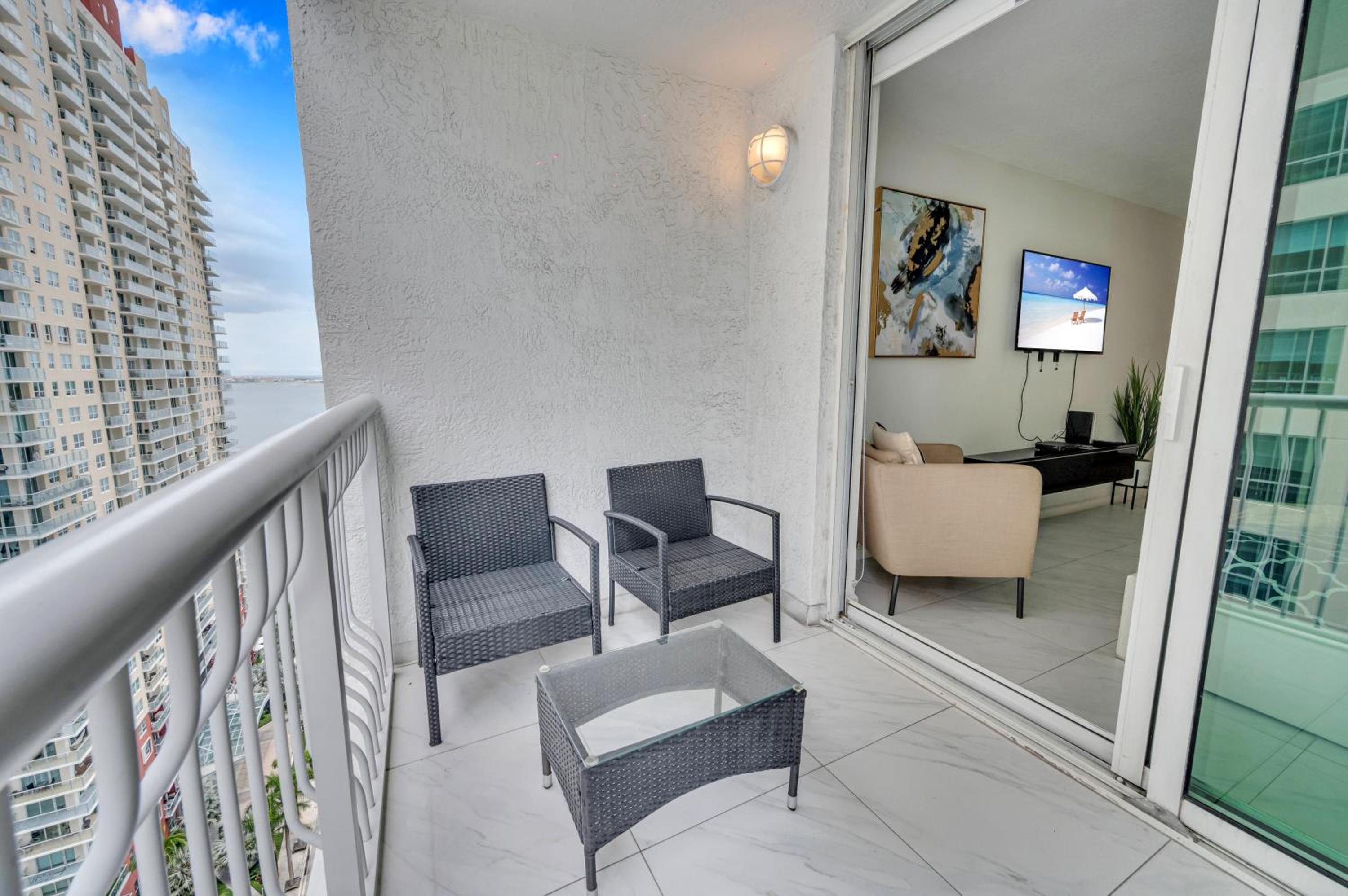 Beautiful High Floor Studio * Brickell * Ocean view