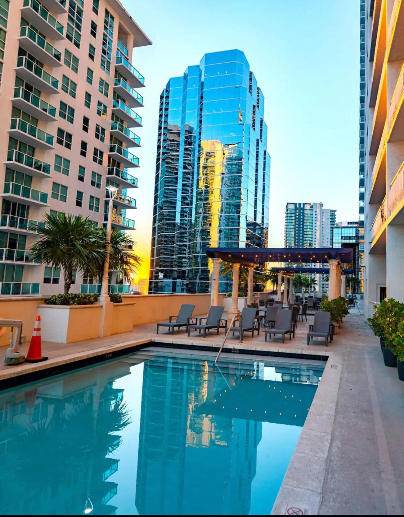Beautiful High Floor Studio * Brickell * Ocean view photo 5