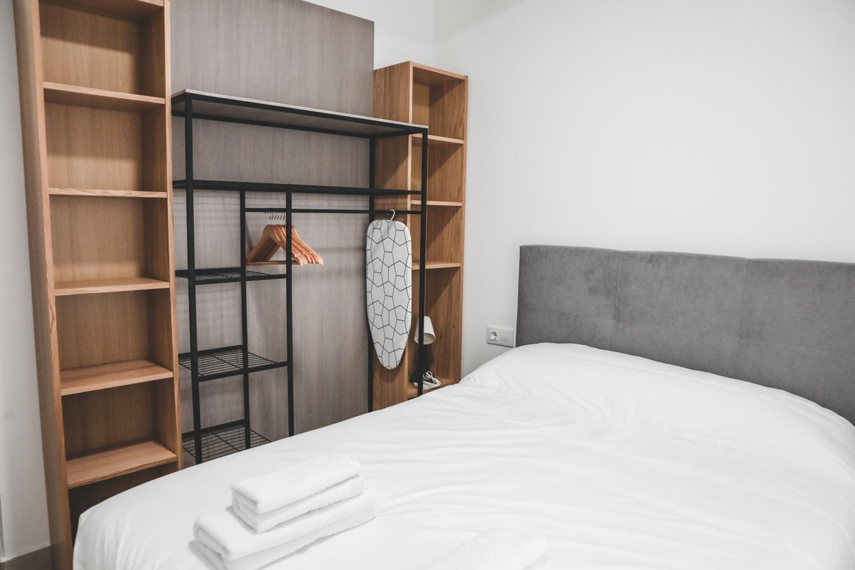 Casa San Juan - Habitaciones privadas Logroño