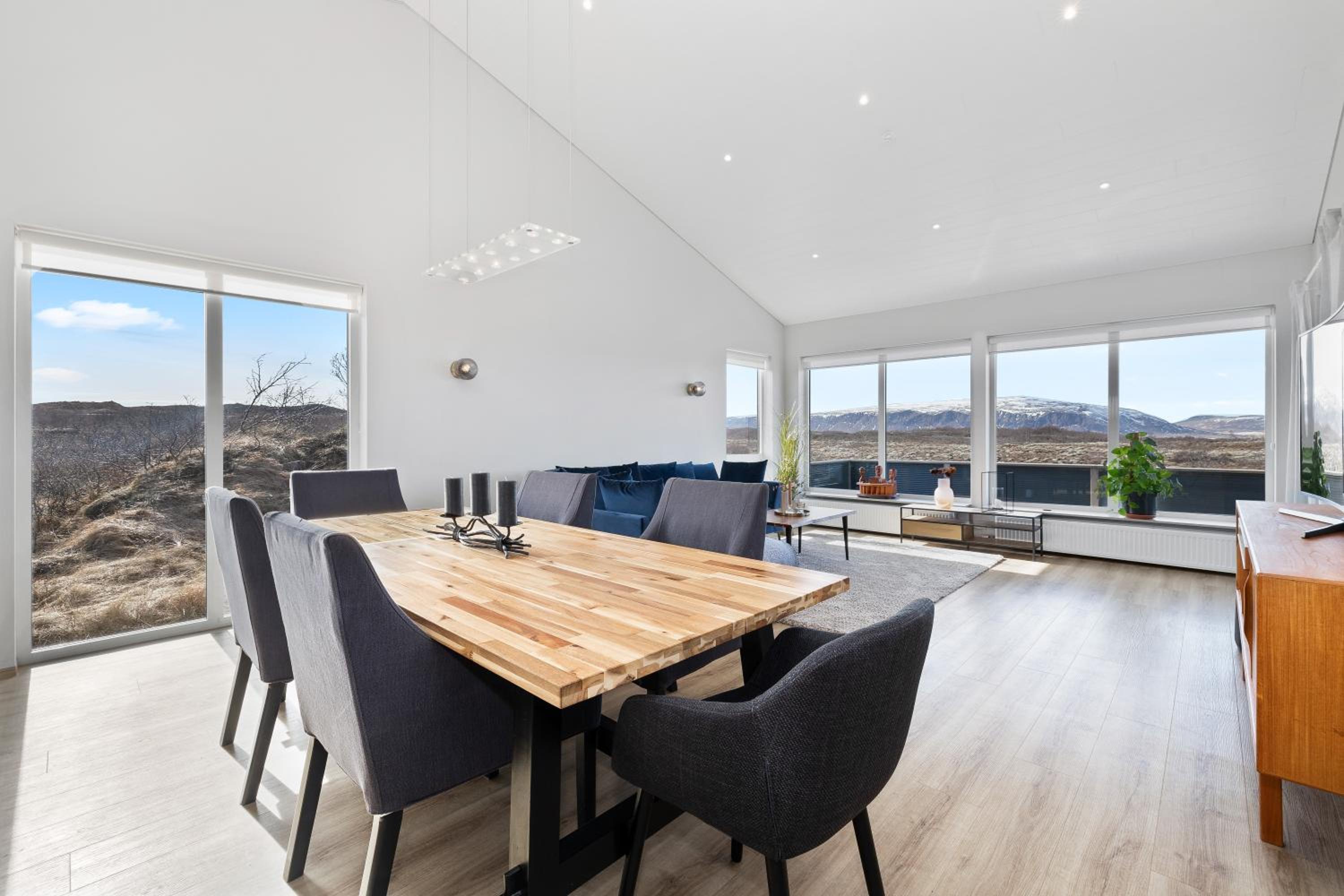 Luxury Villa in Golden Circle with hot tub view 2