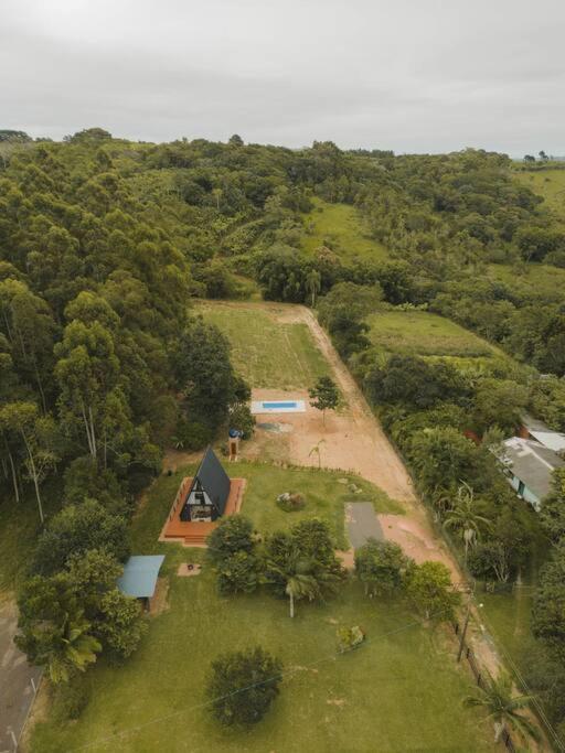 Refúgio Romântico com Jacuzzi na Natureza a 10 min da Praia