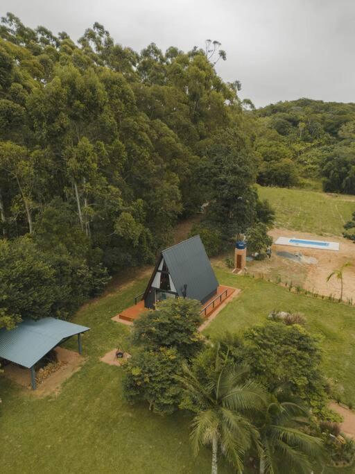 Refúgio Romântico com Jacuzzi na Natureza a 10 min da Praia