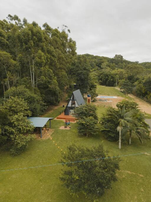 Refúgio Romântico com Jacuzzi na Natureza a 10 min da Praia