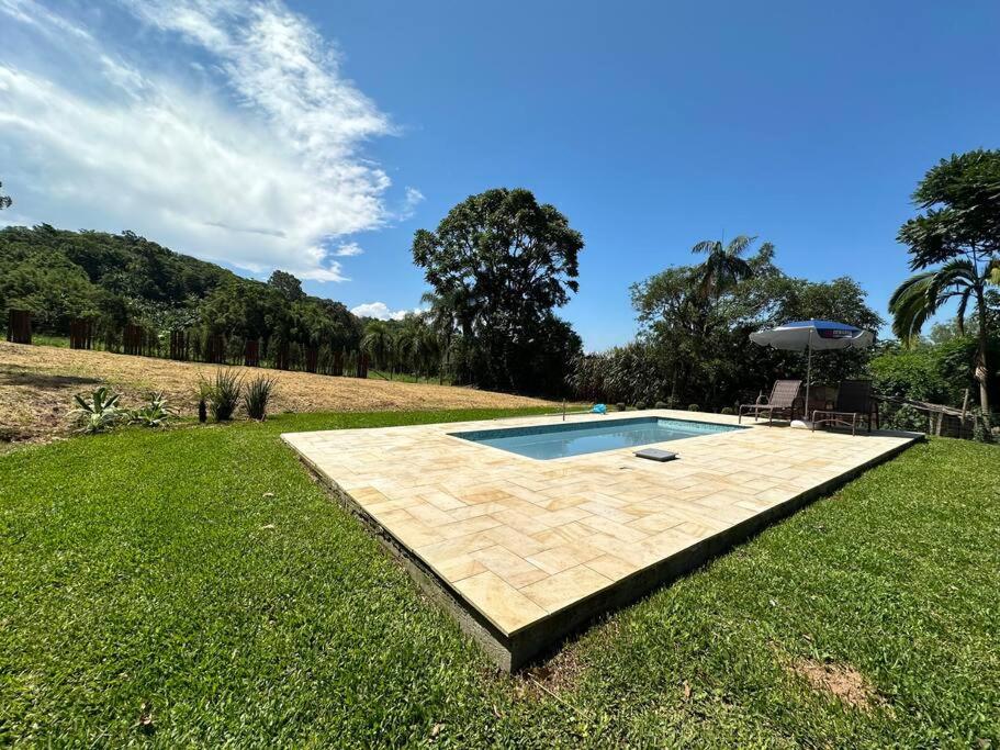 Refúgio Romântico com Jacuzzi na Natureza a 10 min da Praia