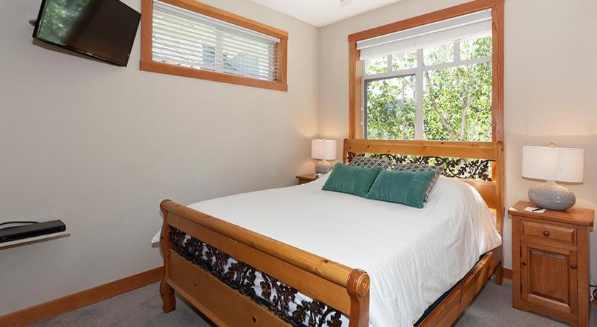 Granite Court 407 | Village Townhouse with Fireplace & Views of Blackcomb