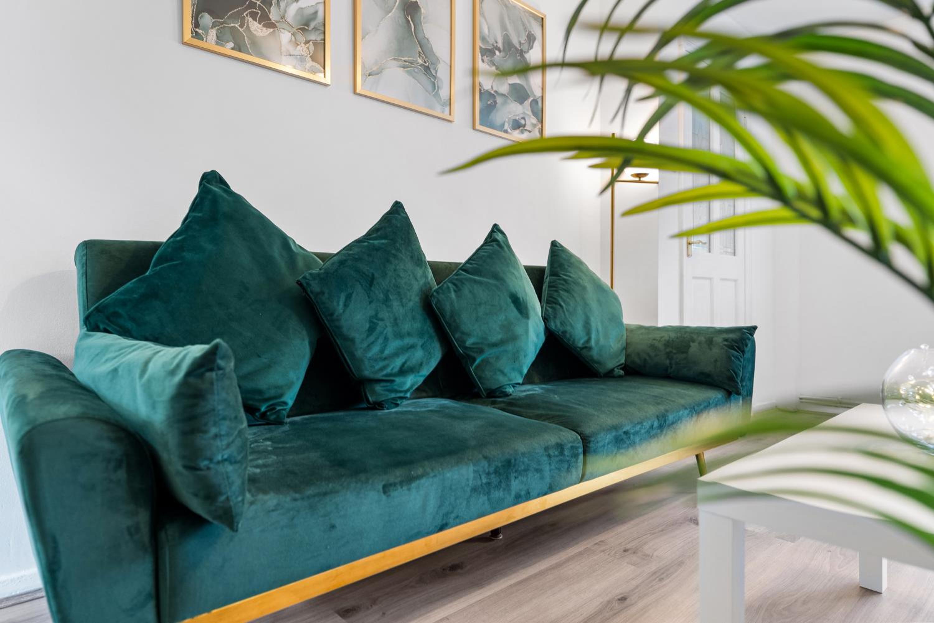 Monthly Rates Cosy 3 Bed Free Parking -Contractors Families view 3