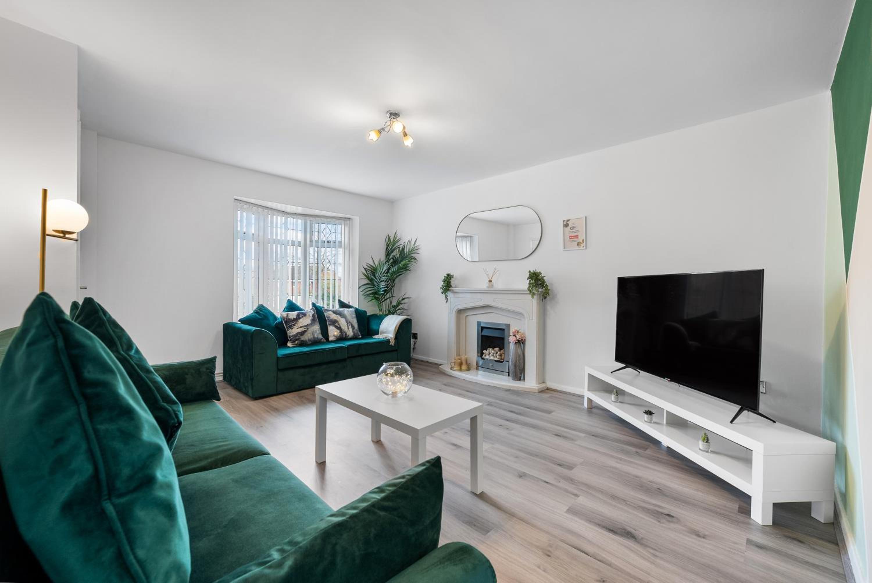 Monthly Rates Cosy 3 Bed Free Parking -Contractors Families view 4