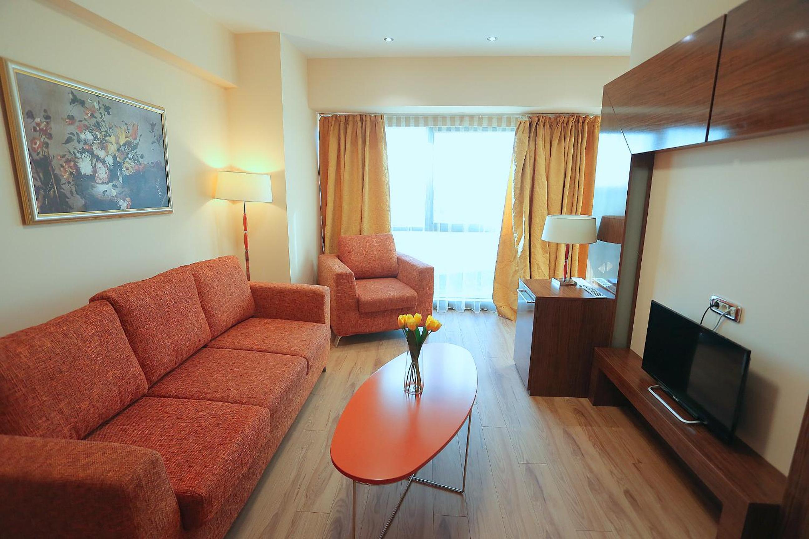 Lake View Aparthotel