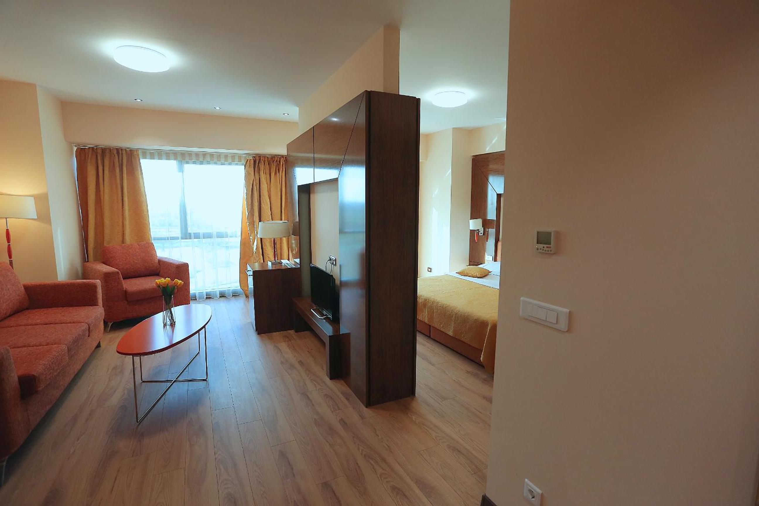 Lake View Aparthotel