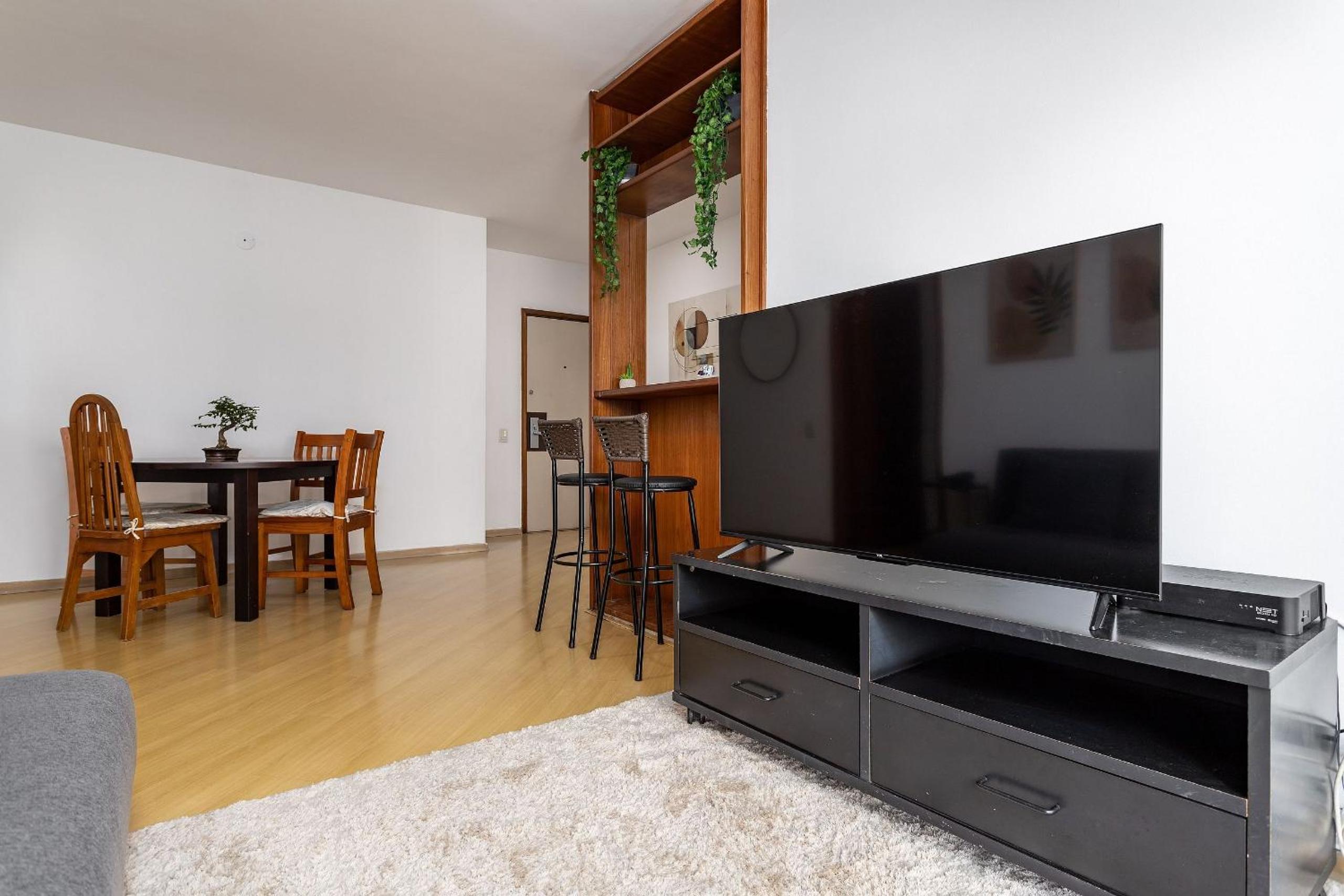 (1006) Apartment with 2 Suites and View of Christ