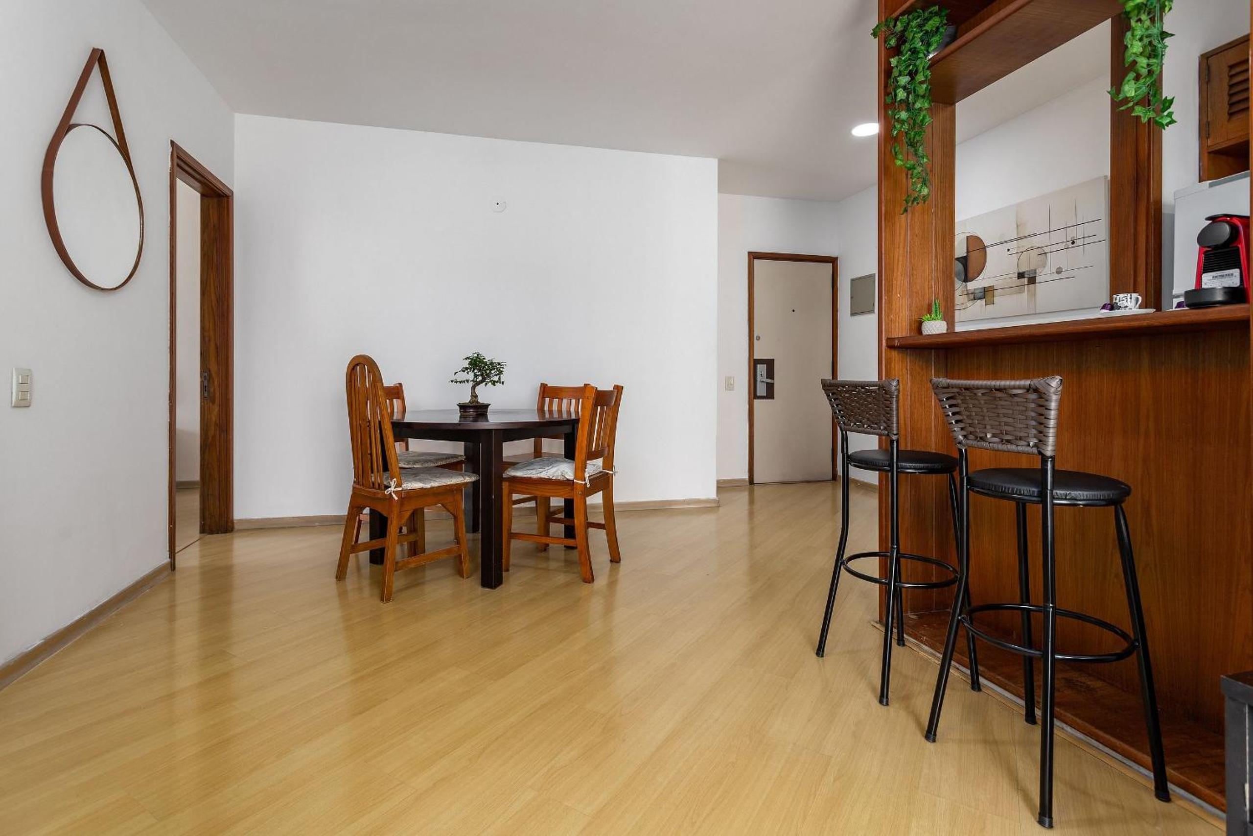 (1006) Apartment with 2 Suites and View of Christ
