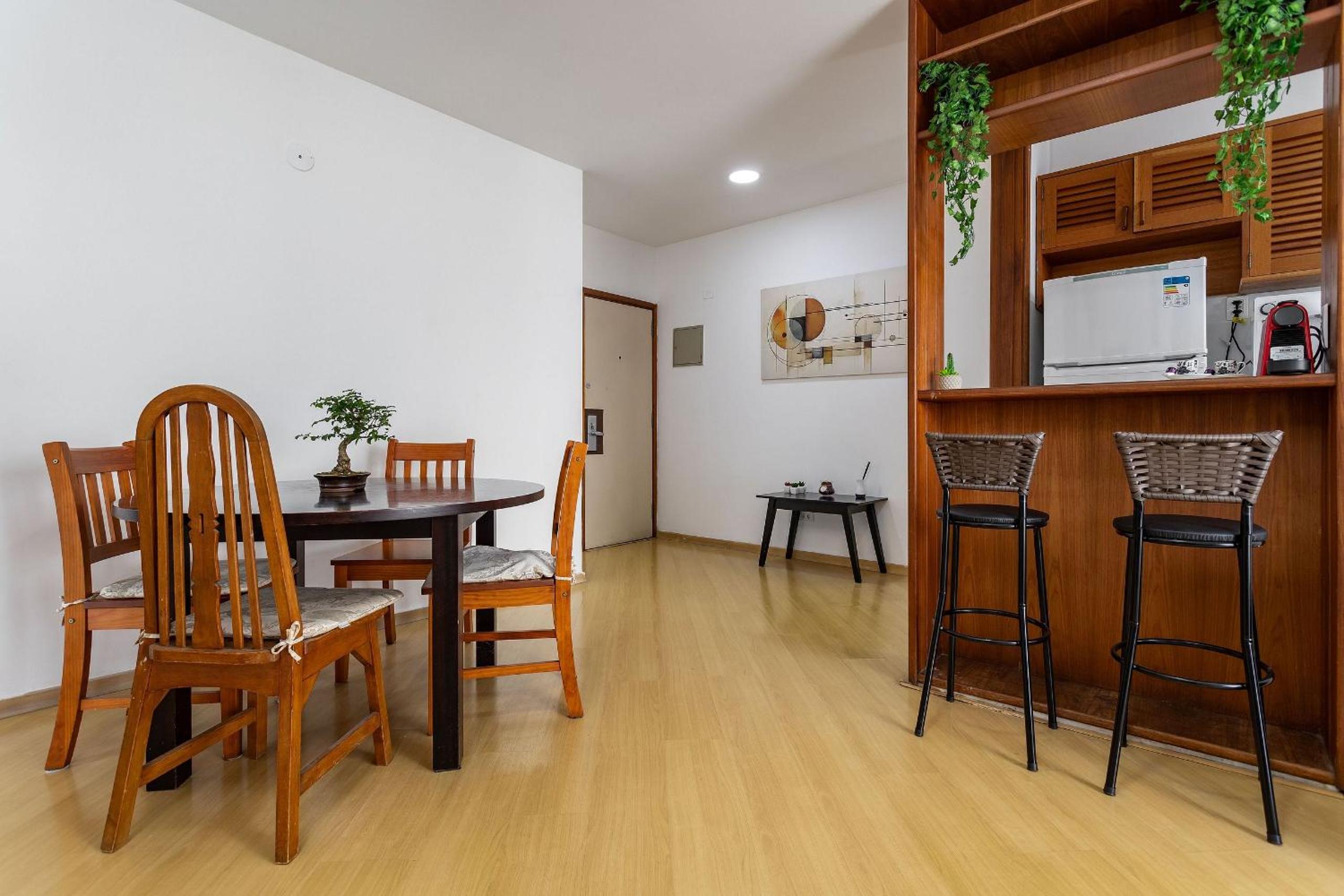 (1006) Apartment with 2 Suites and View of Christ