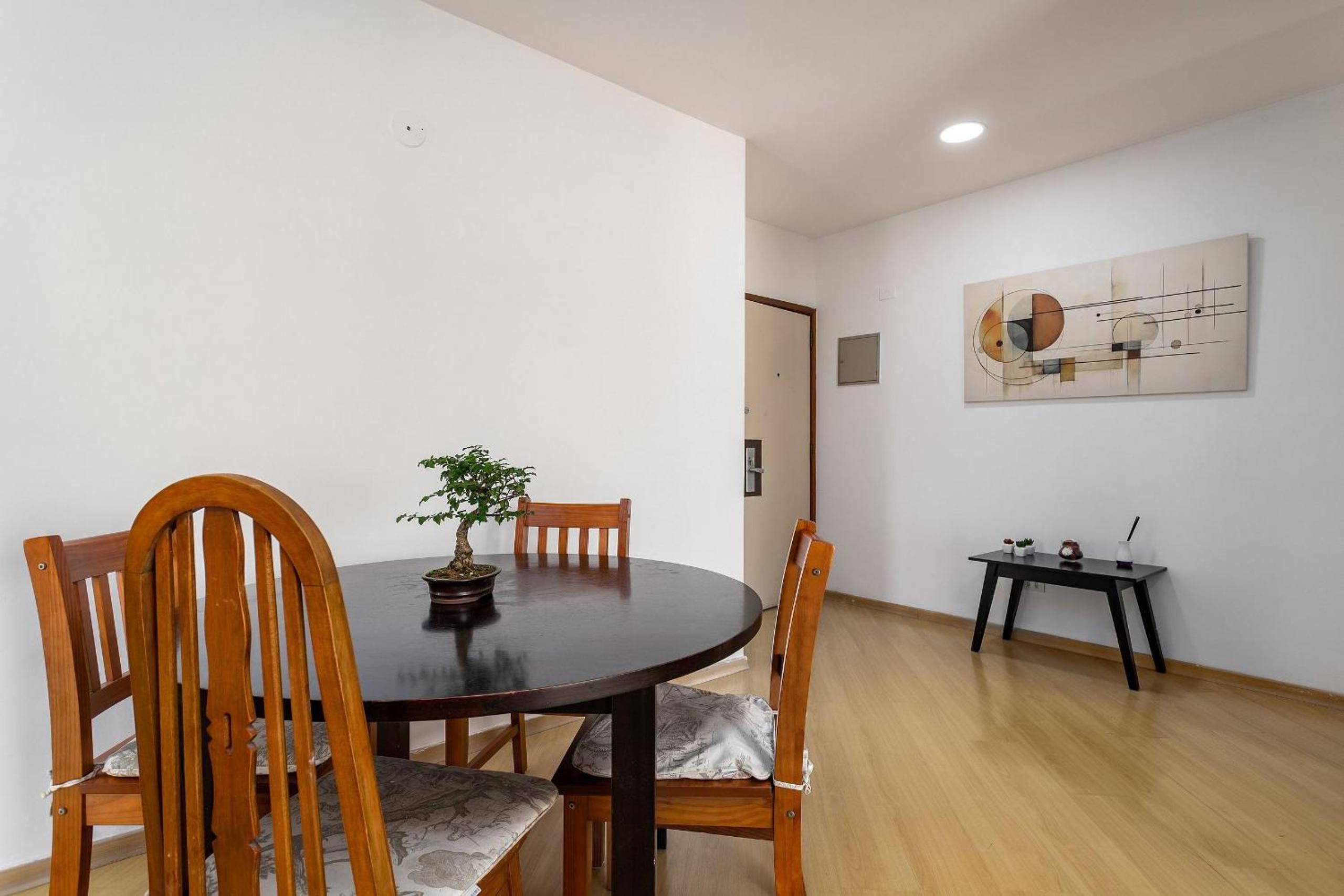 (1006) Apartment with 2 Suites and View of Christ