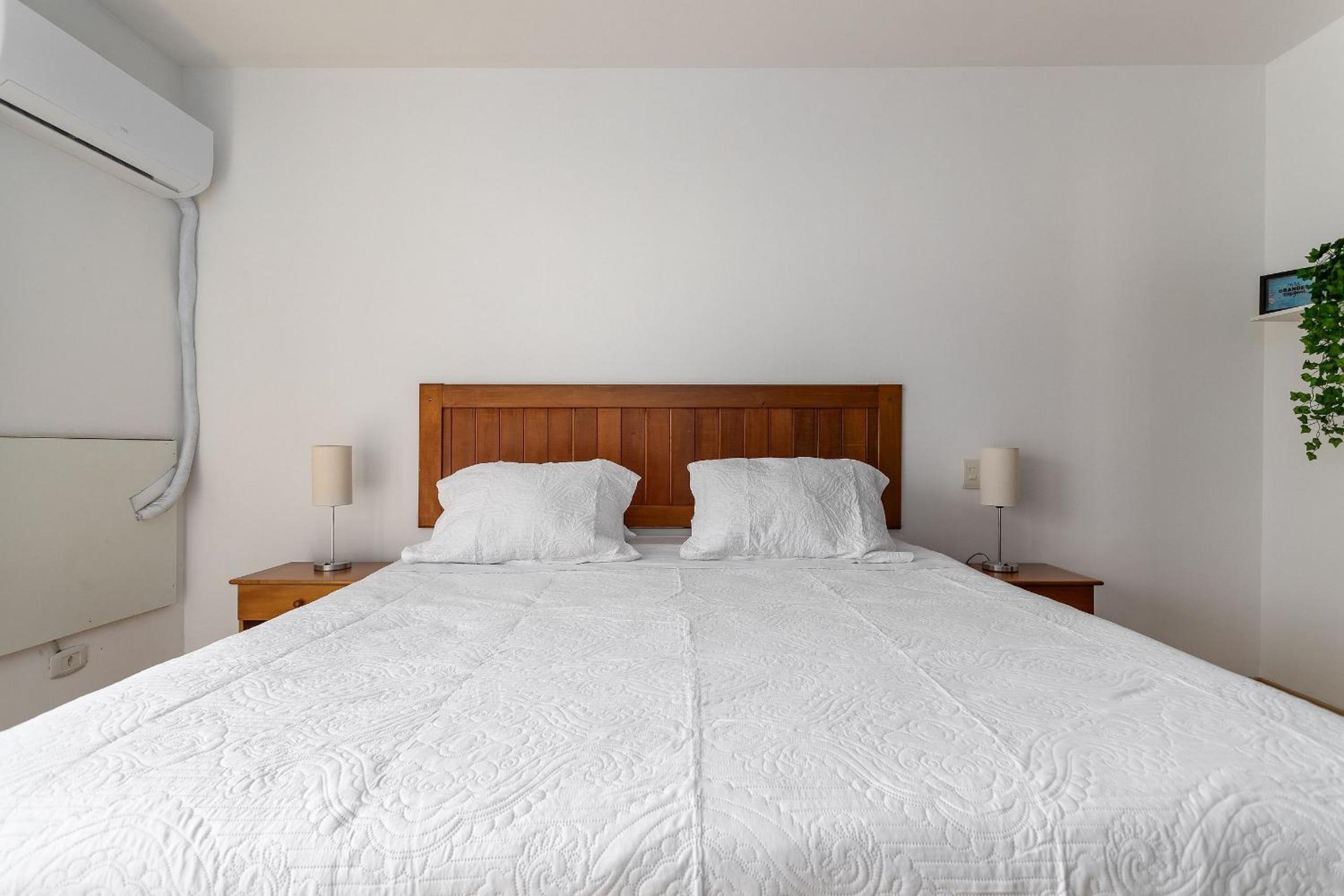 (1006) Apartment with 2 Suites and View of Christ