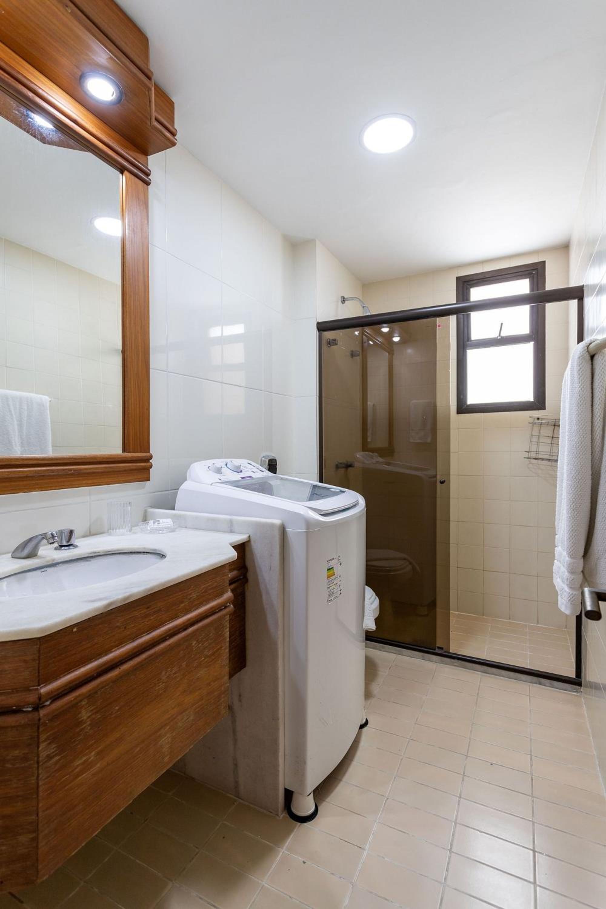 (1006) Apartment with 2 Suites and View of Christ