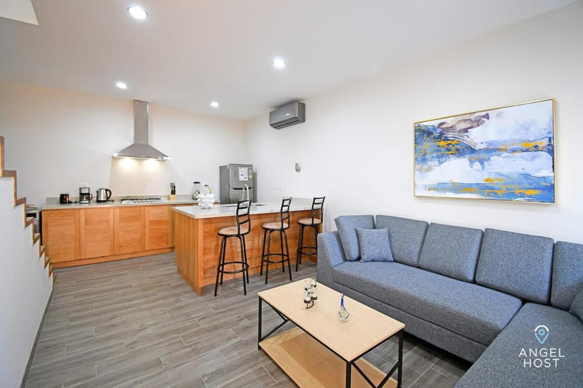 2Story Townhome wPool Onsite and 20Steps to Beach
