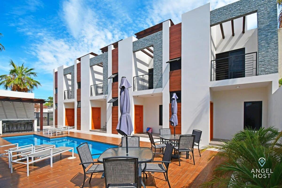 2Story Townhome wPool Onsite and 20Steps to Beach