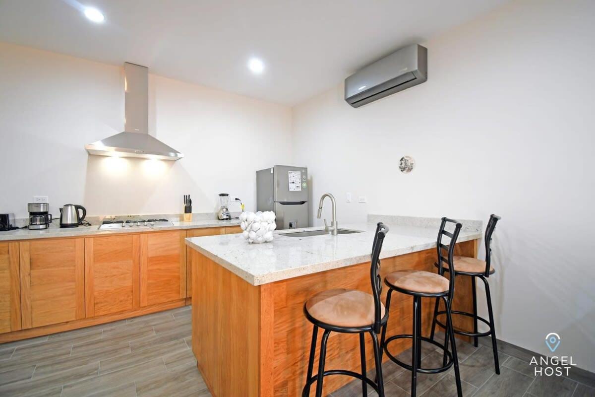 2Story Townhome wPool Onsite and 20Steps to Beach