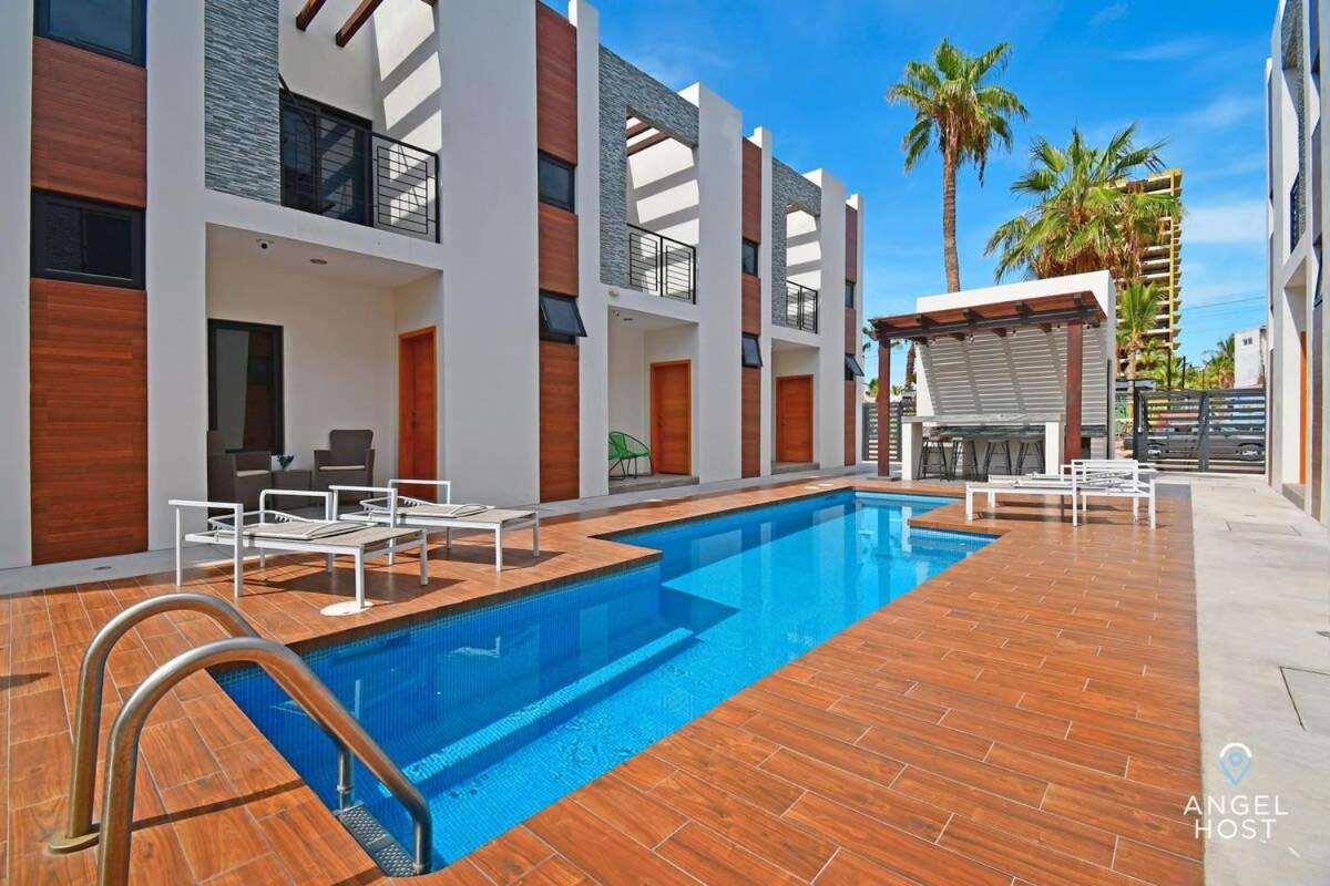 2Story Townhome wPool Onsite and 20Steps to Beach