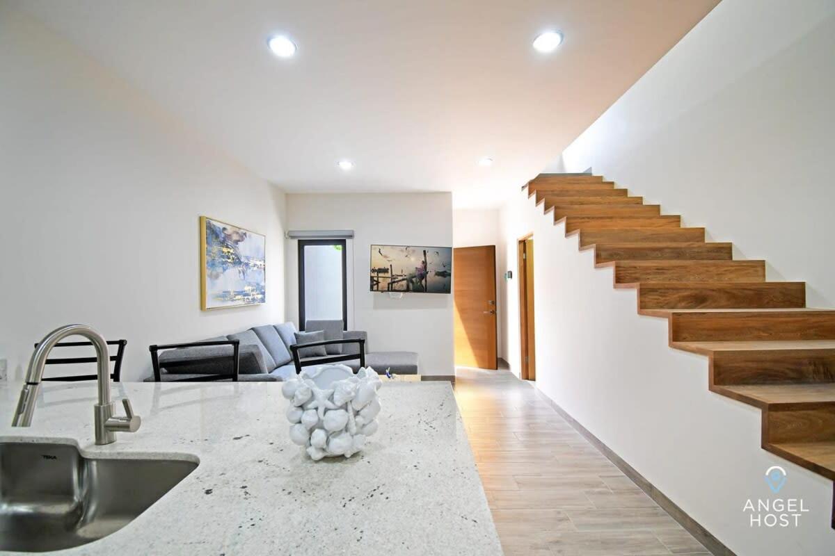 2Story Townhome wPool Onsite and 20Steps to Beach