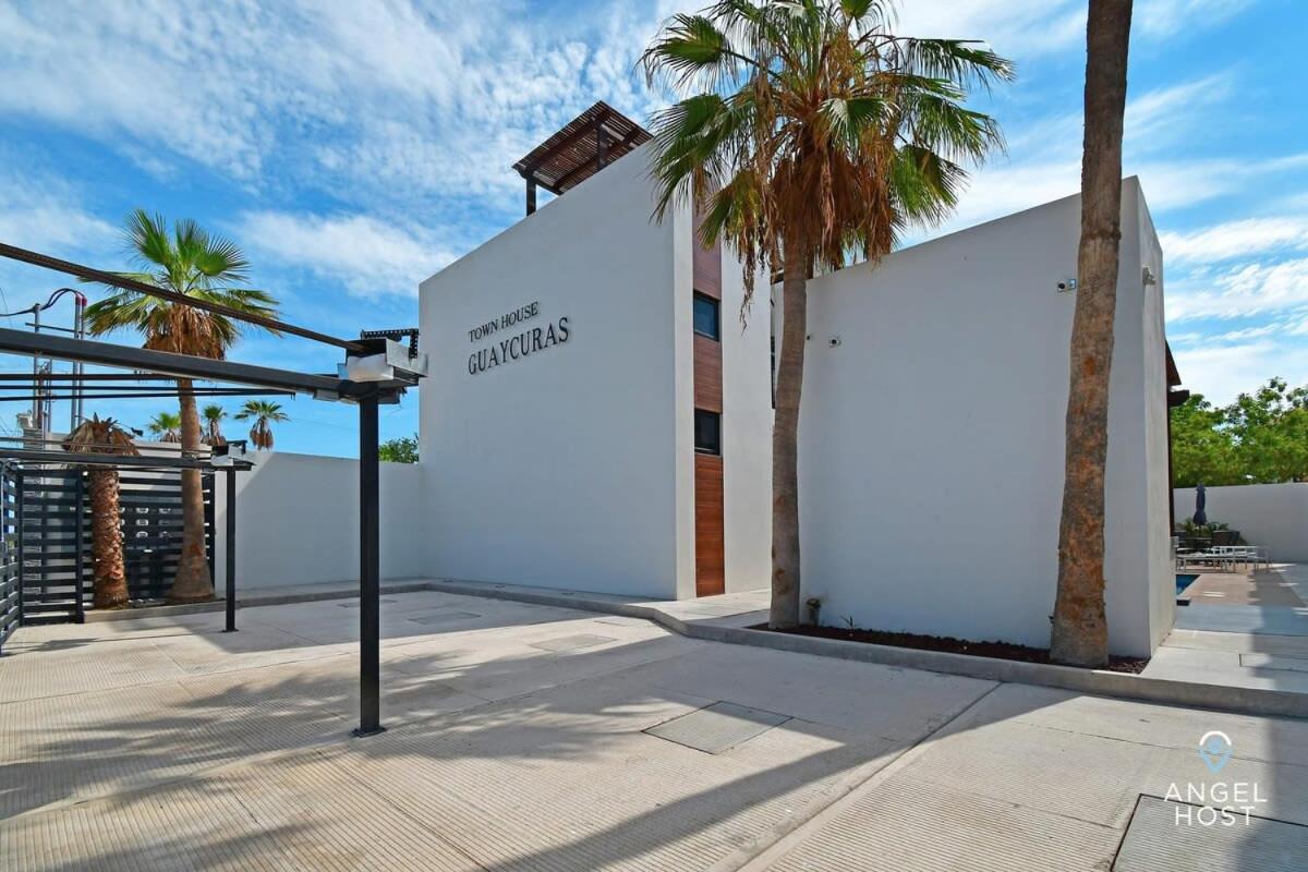 2Story Townhome wPool Onsite and 20Steps to Beach