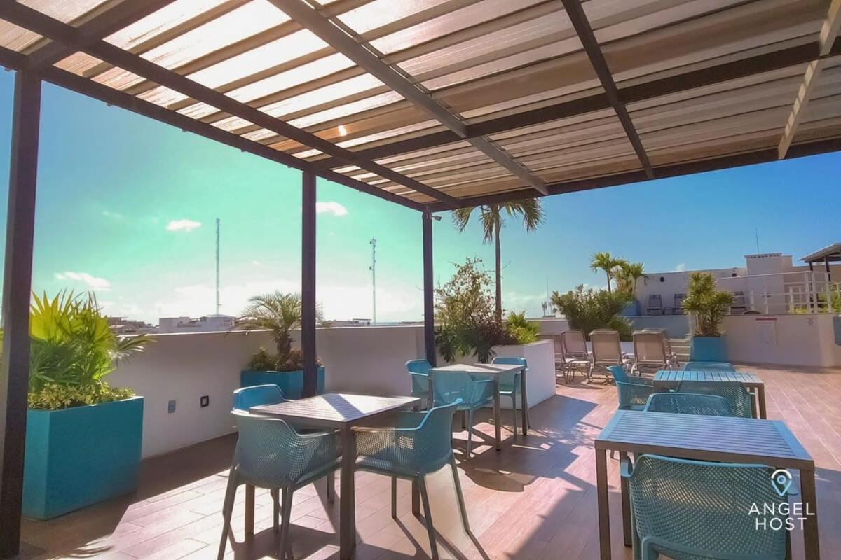 Steps To 5Th Ave Dual Pools Beach Proximity