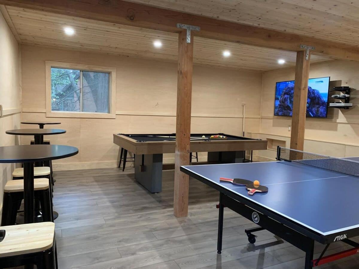 Spectacular Game Room, 3000 sqft, 2 Masters, Pool Table, 2 Decks, AC, Dogs, photo 48