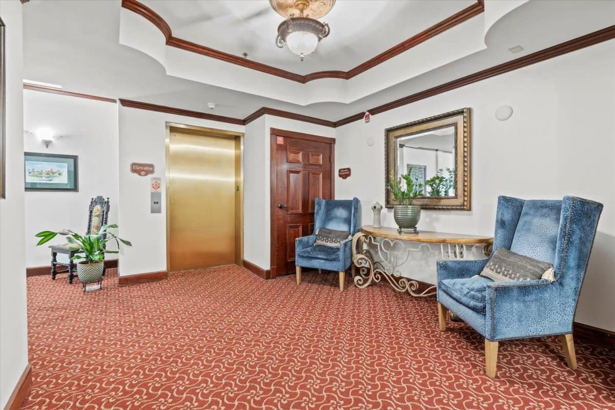 Condo on the Town Square with Rooftop and Great Views view 3