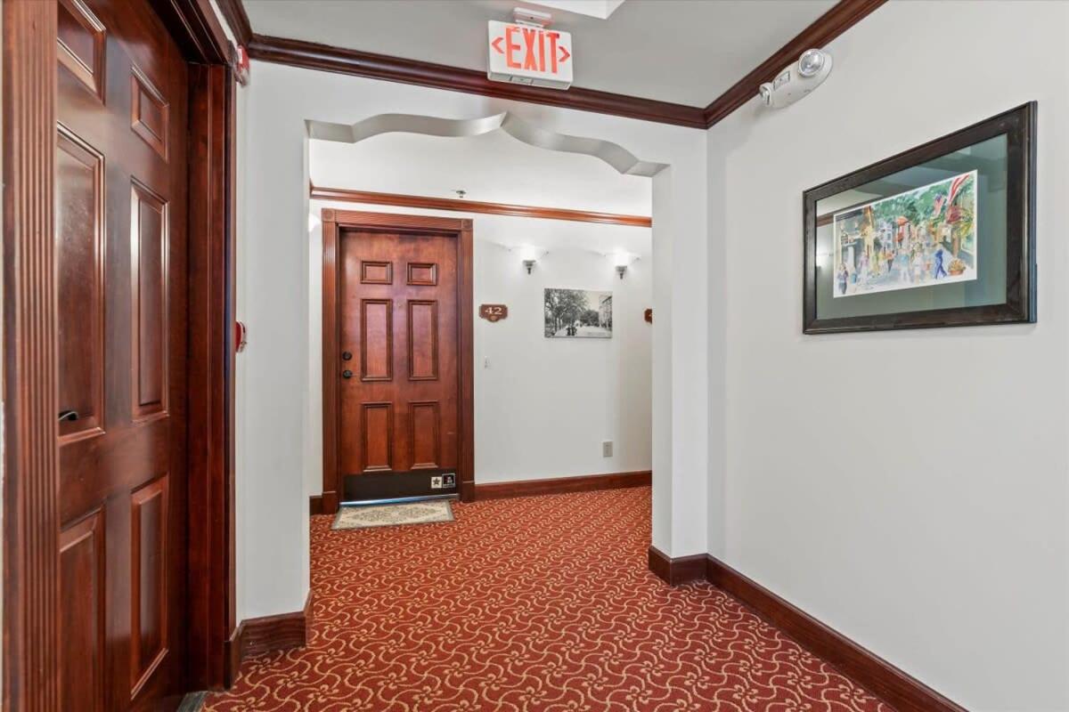 Condo on the Town Square with Rooftop and Great Views view 4